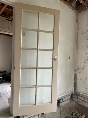 Binnendeur met glazen ruitjes