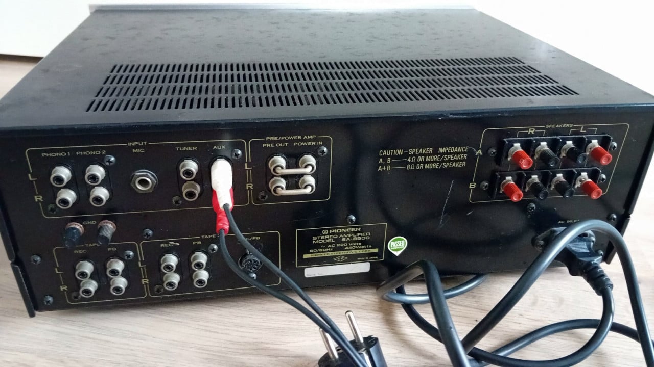 Pioneer SA-8500 stereo amplifier. Versterker.