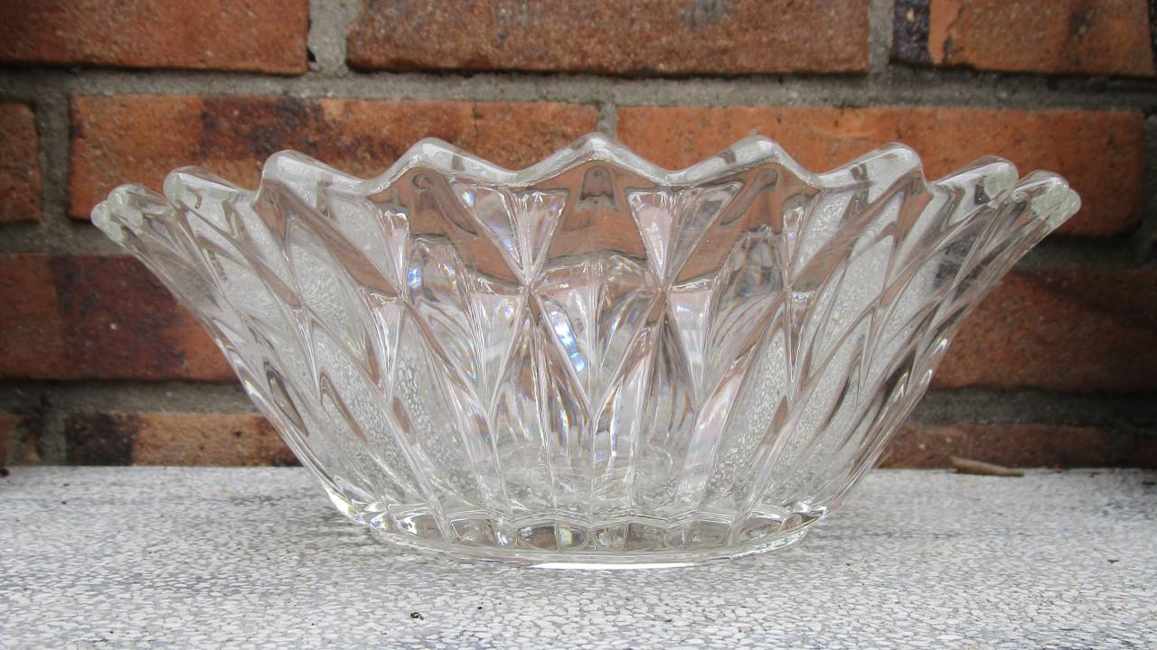 Glazen schaal met decoratief patroon