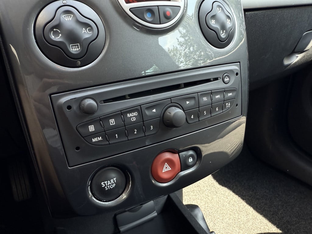 Renault Clio 1.2 tce 20 jaren editie // goed uitgerust // nette staat //