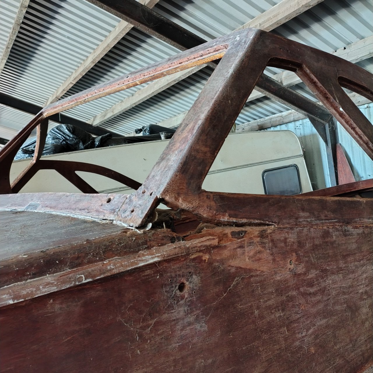 Zweedse spitsgatter 8m mahonie/eiken – opknapper