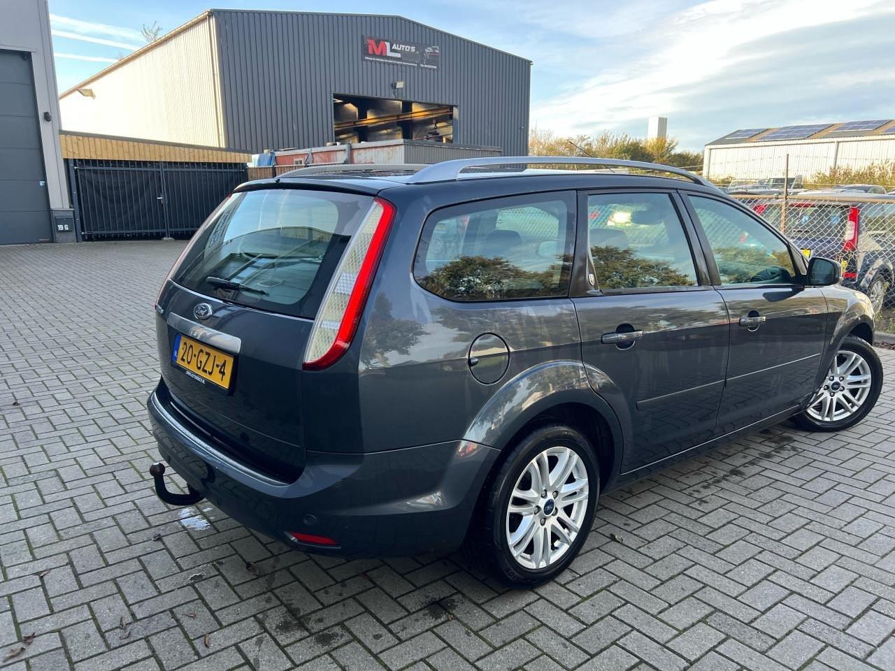 Ford Focus Wagon 1.6Ghia Airco/Pdc/trekhaak