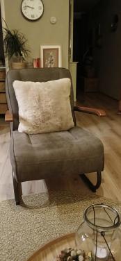 Olijfgroene fauteuil met suede look in prima staat.