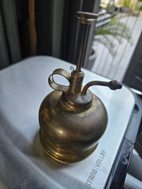 Leuk vintage messing olie of plantenspuit gemerkt PALM trade mark...