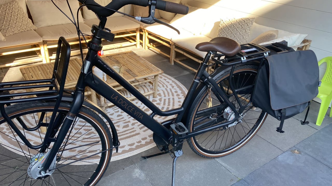 Zwarte mama fiets z.g.a.n.