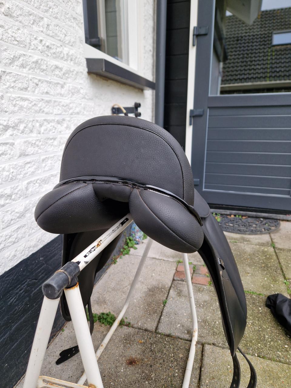 Northon pro dressuurzadel 18"