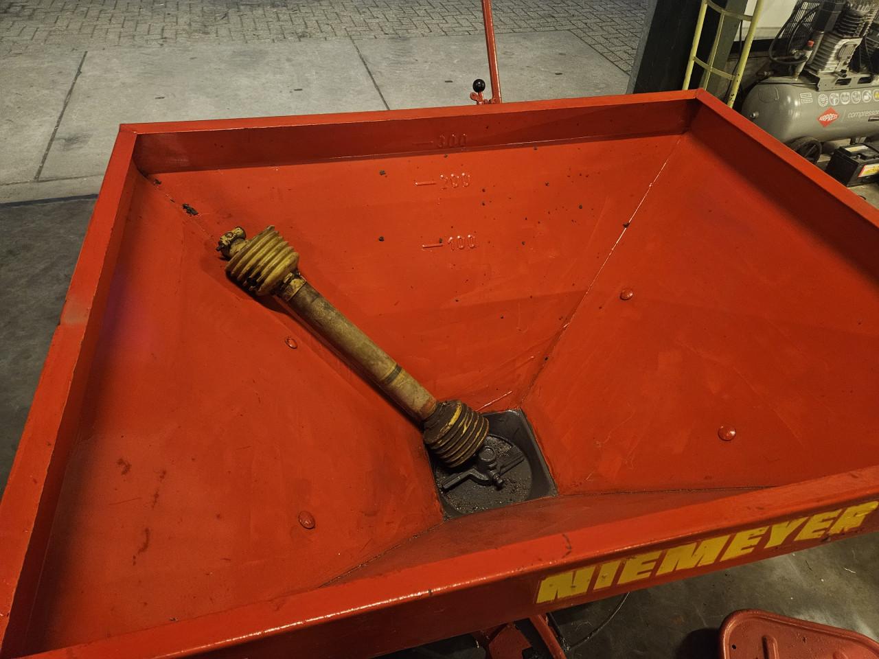 Niemeyer kunstmeststrooier