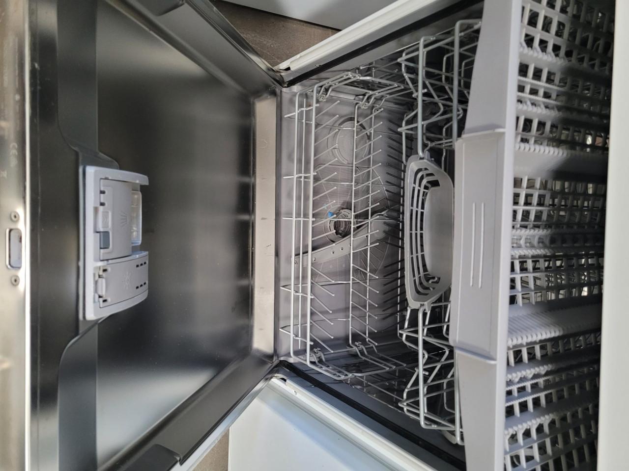 Siemens vrijstaand vaatwasser met besteklade 85 x 60 cm in nette staat