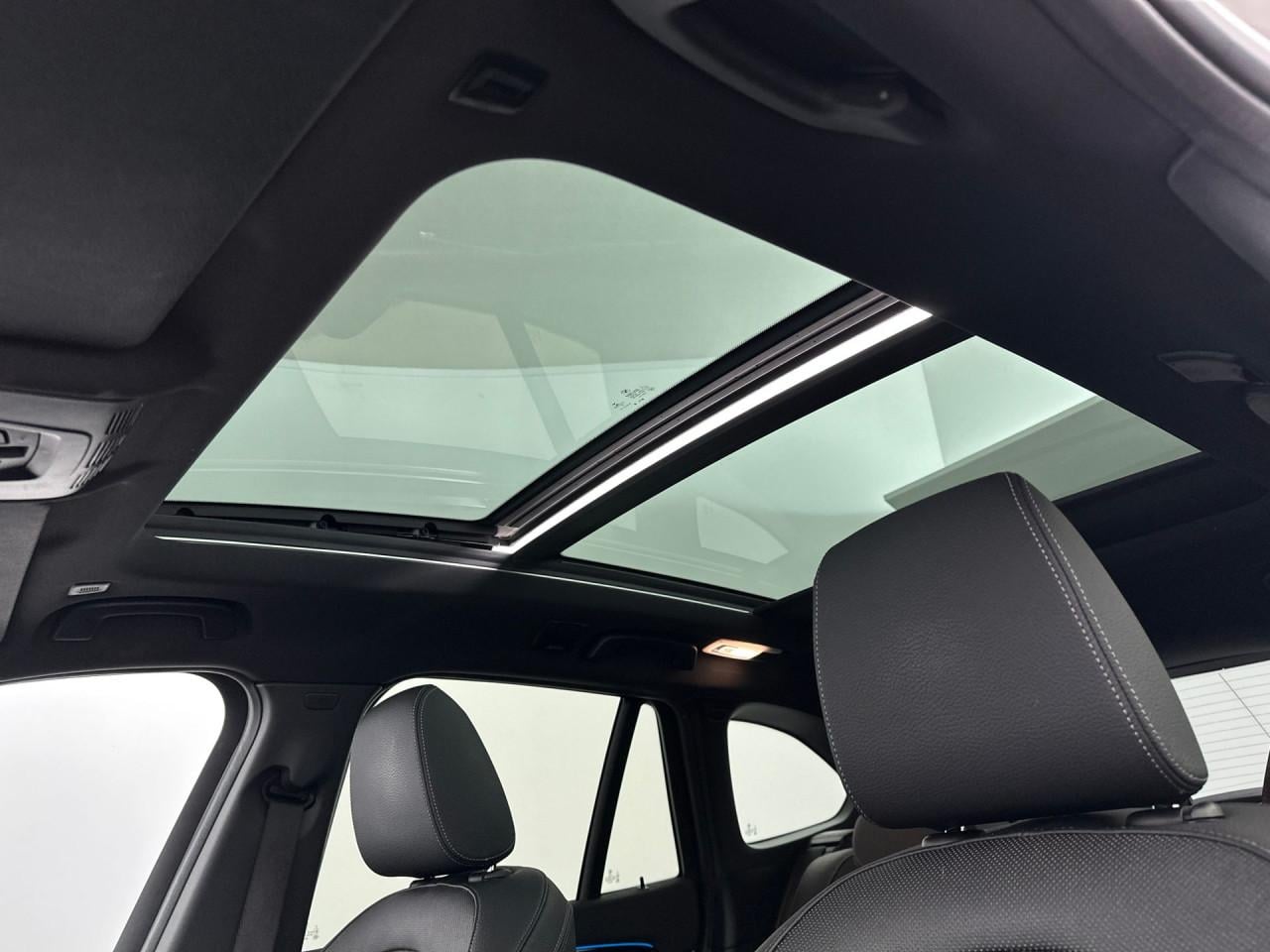 BMW X1 xDrive25e High Executive | M Sport | Head Up | Panorama | Trekhaak