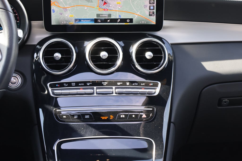 Mercedes-Benz Glc 300e 4matic business solution luxury l mbux l panoramadak