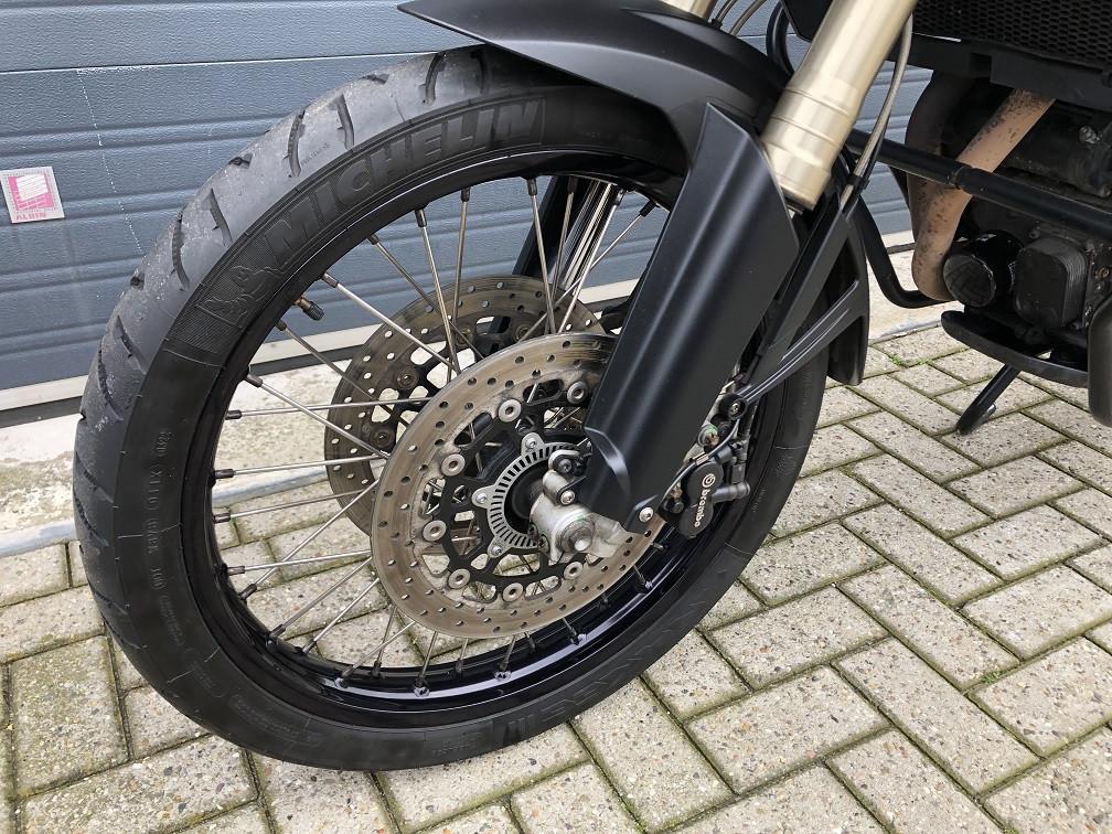 Knappe BMW F800GS uit 2012 met 49 dkm, valbeugel, verstralers etc. €5750,-