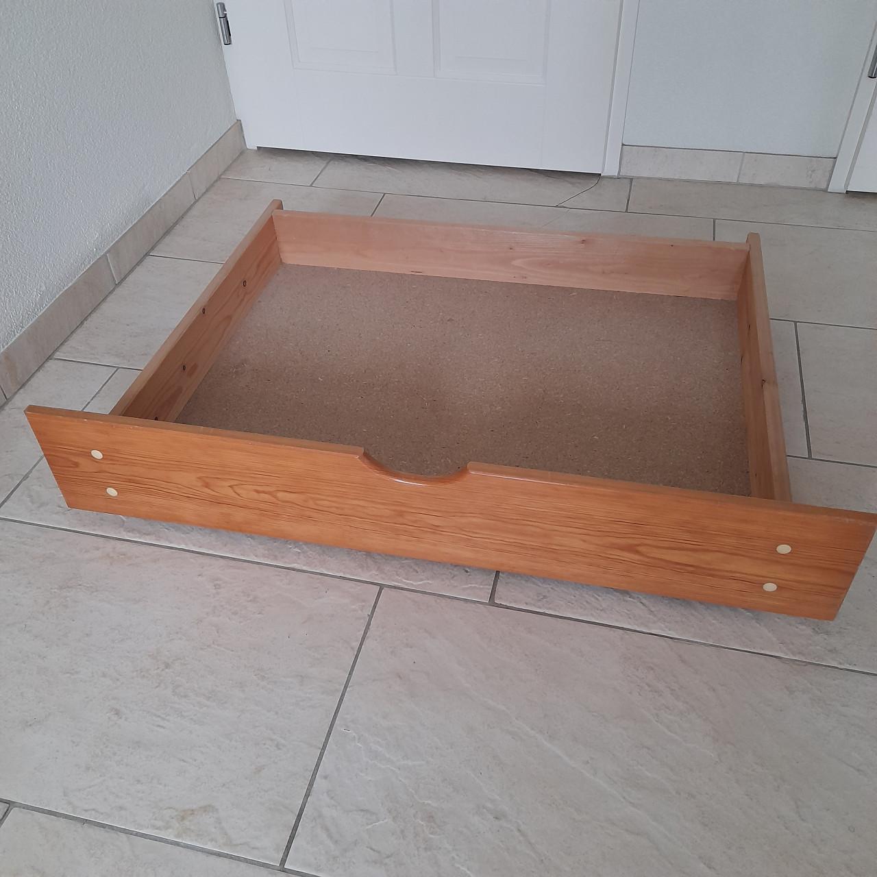 2 x Bedlade ( 95,5 x 65 x 16,5H)  €10 per stuk