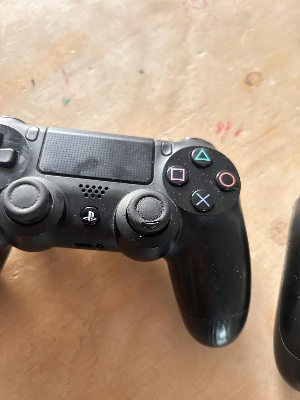 PlayStation 4 + 2 DS4 + 5 games (o.a. GTA & CoD)