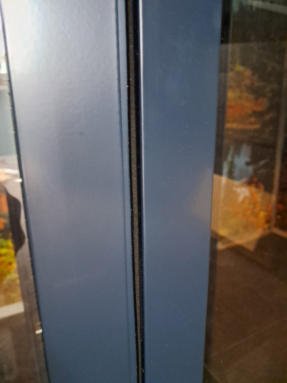 Leuk blauw vitrinekastje