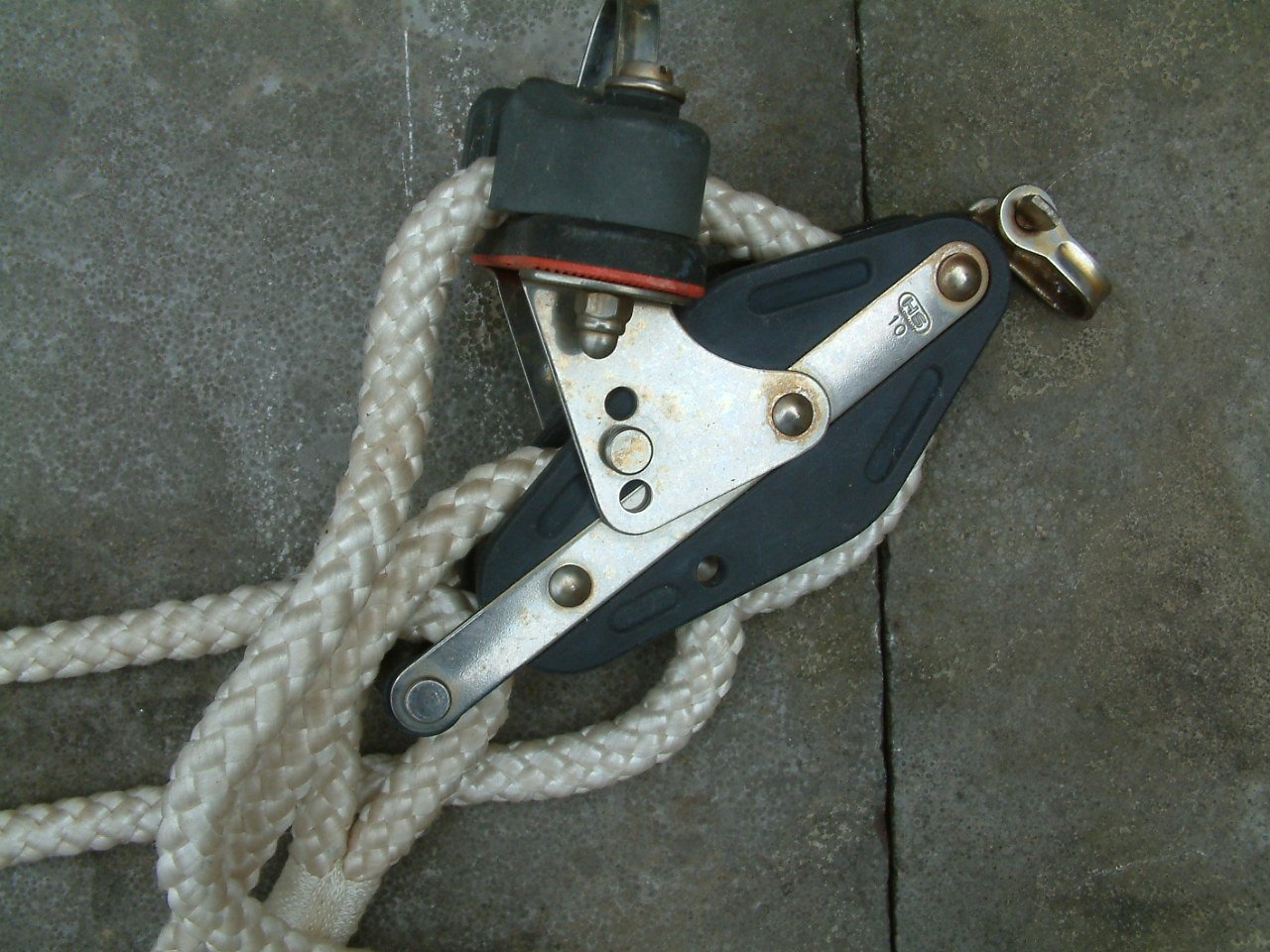 Schoot met katrollen  10 en 12 mm -- fokkenschoot 20 meter  12mm oog midden