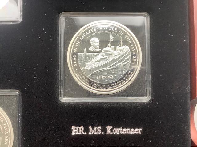 16 penningen Het Koninkrijk der Nederlanden in oorlog.