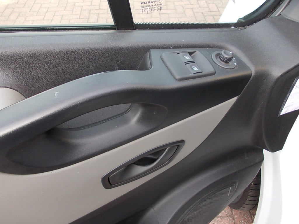 Renault Trafic 1.6 dci airco, navigatie, 3-zits, cr.control