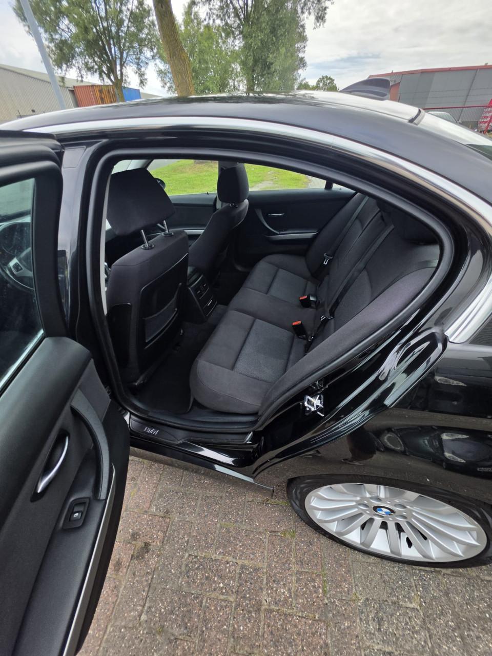 BMW 325i E90 Automaat 2007 6  Cilinder