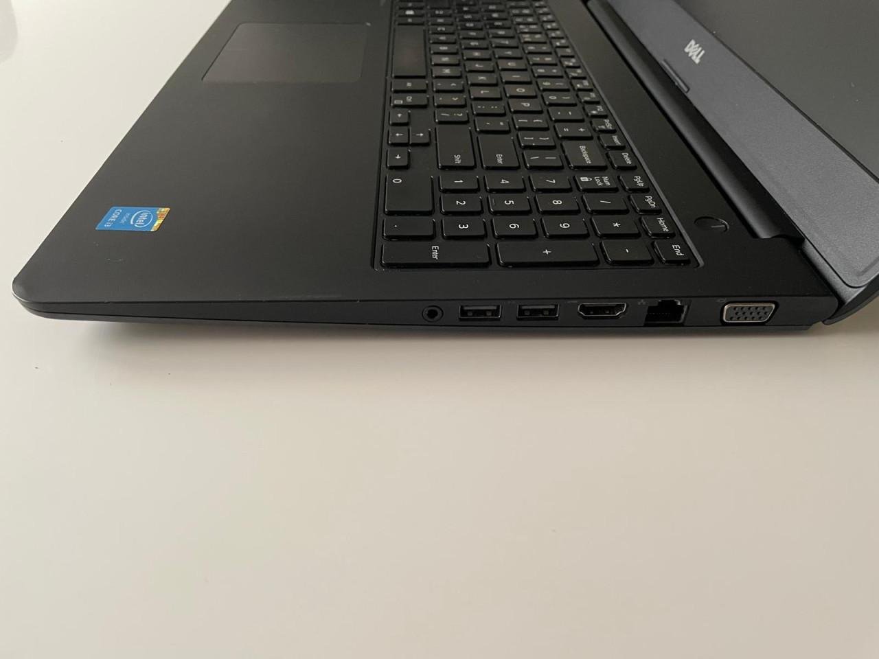 Dell 15 inch - Windows 11 SSD verlicht toetsenbord Sim Office pakket Muis