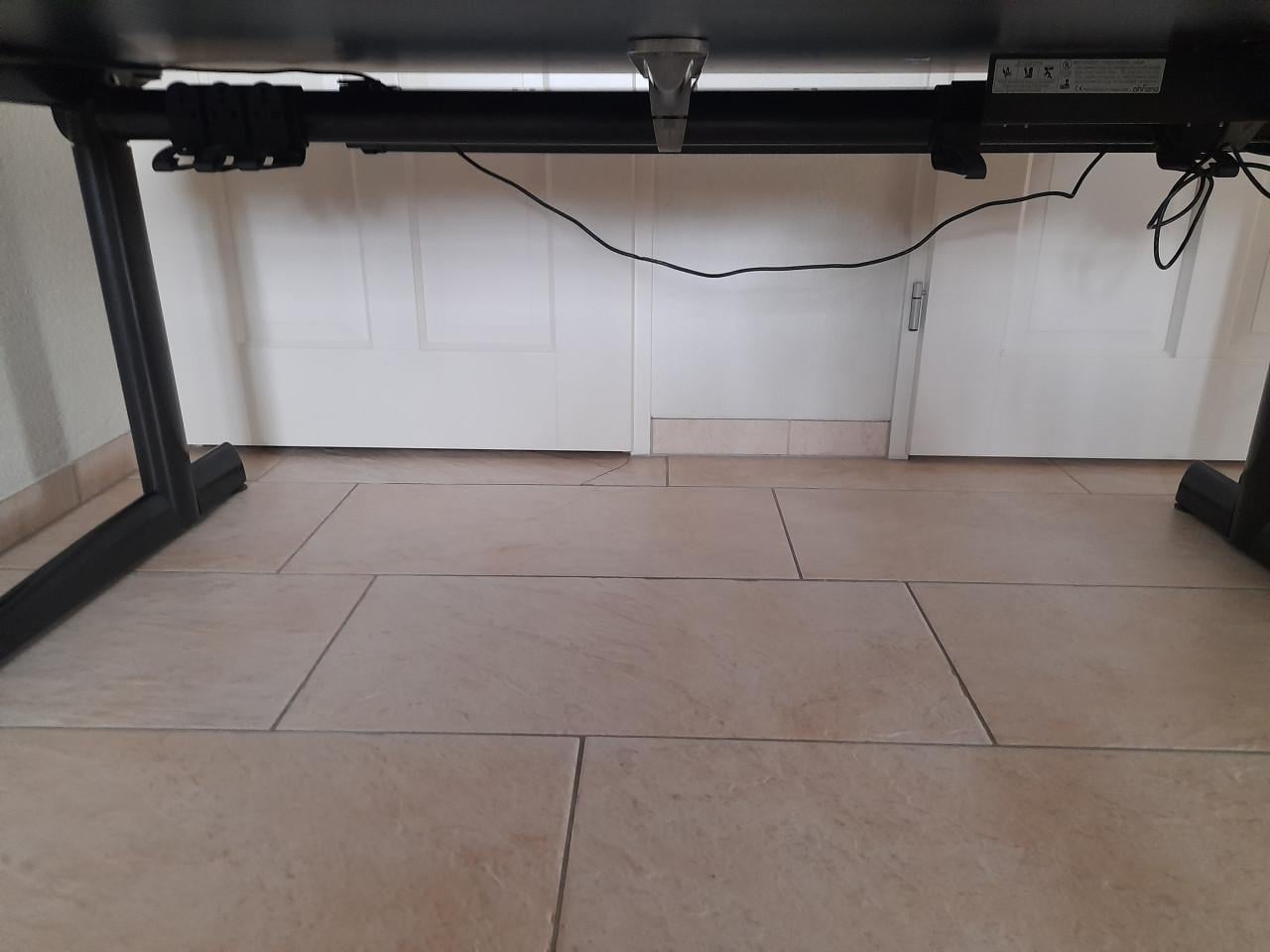 Elektrisch verstelbaar zit- sta-  bureau 80 x 160 ( z.g.a.n.)