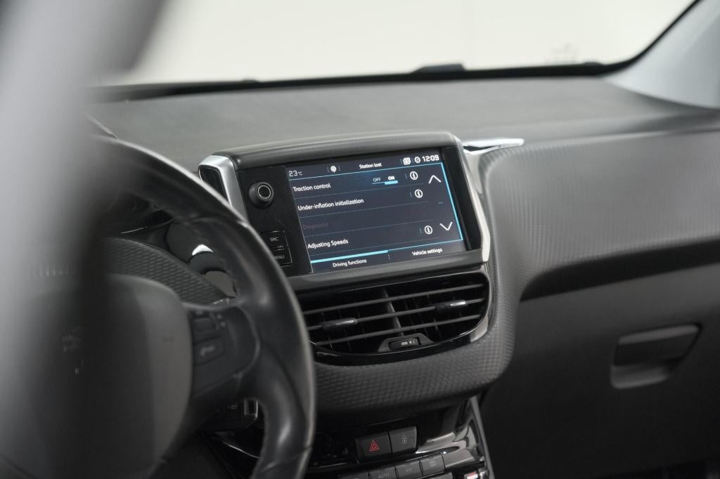 Peugeot 208 puretech 82 blue lease allure | parkeersensoren | climate contr