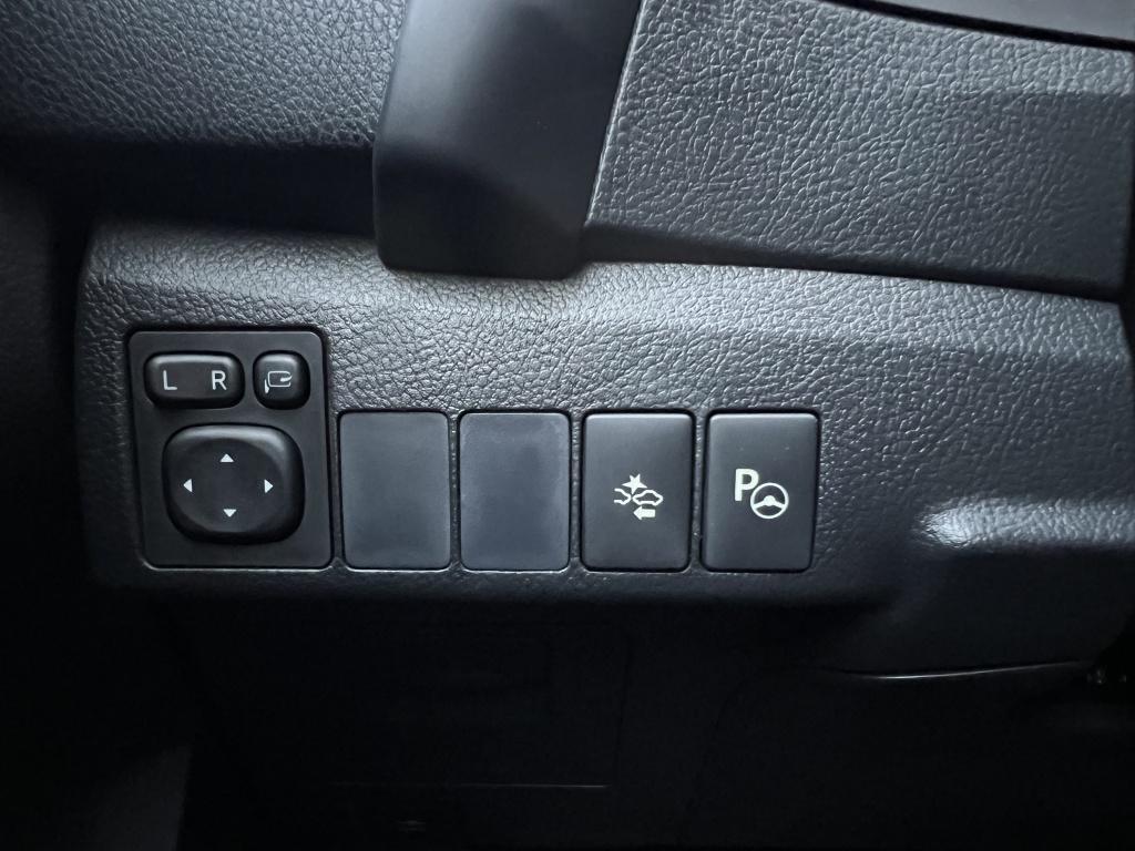 Toyota Auris 1.8 hybrid bus. pro