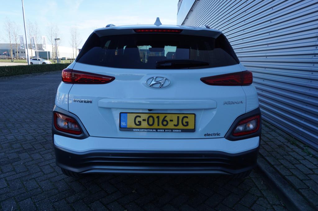 Hyundai Kona ev premium 64 kwh automaat - airco / navi / cruise / leder / s