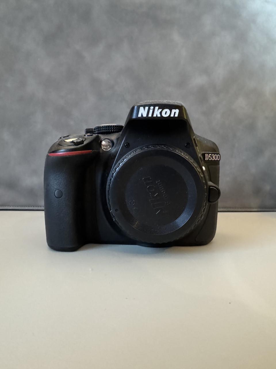 Nikon D5300 + 3 lenzen (10–24, 18–55 VR, 35mm f/1.8) - Complete set!