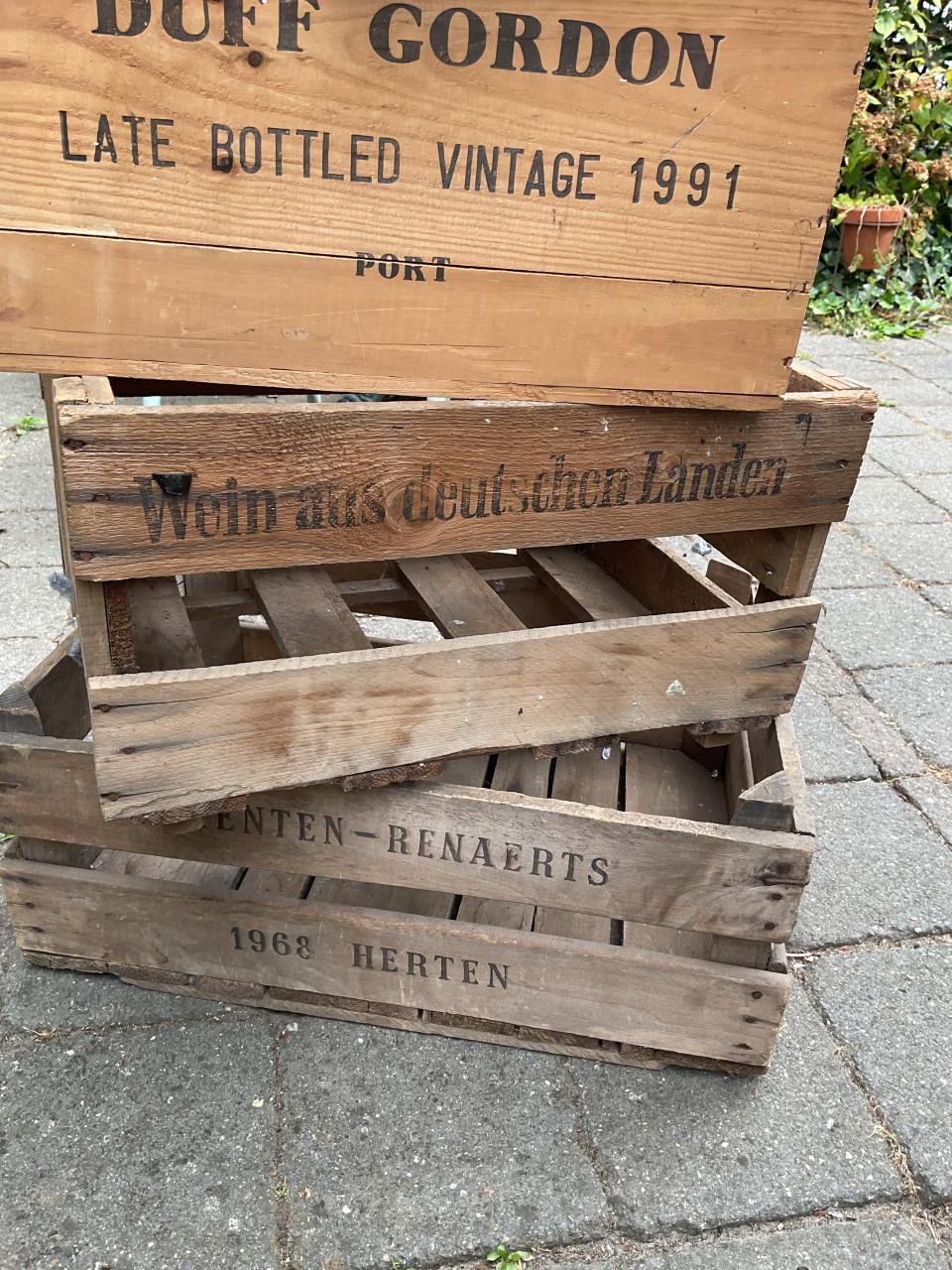 Diverse houten kisten ( Wijn , port , fruit enz. )