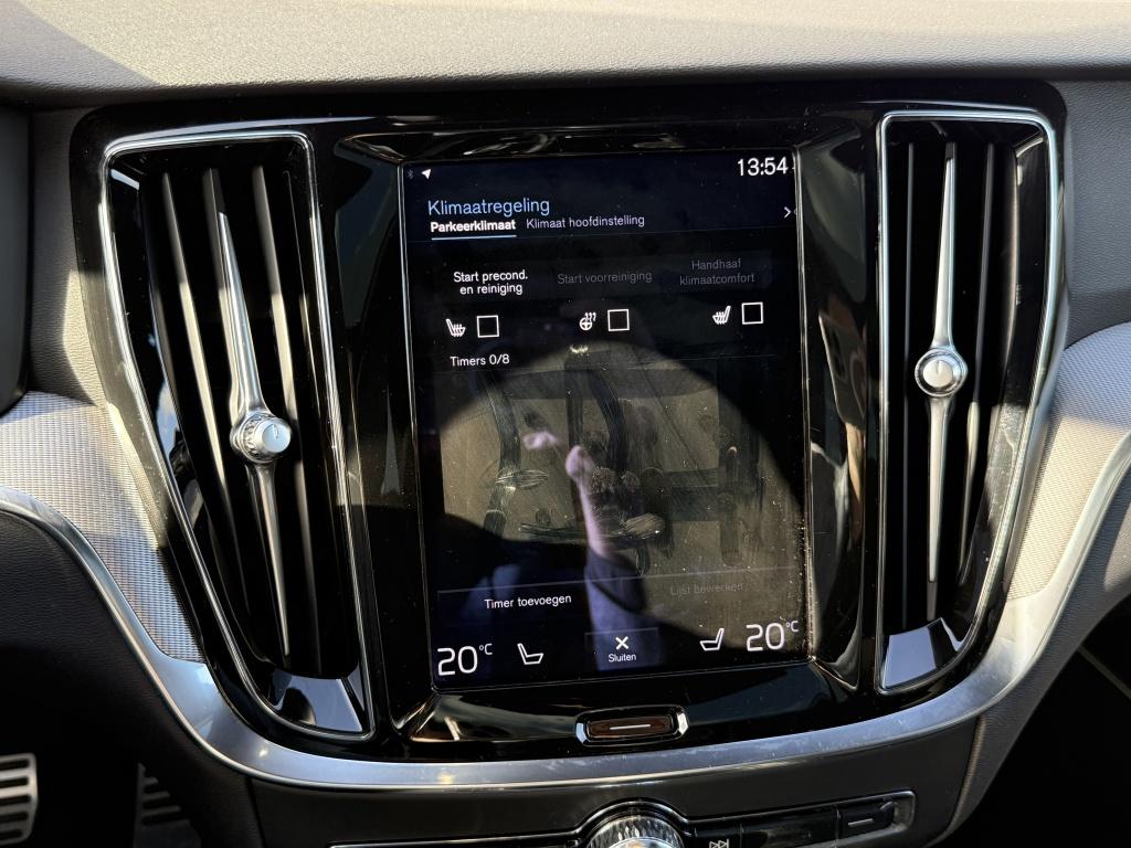 Volvo V60 t6 340pk recharge r-design| panodak| adap.cruise| 360camera| awd