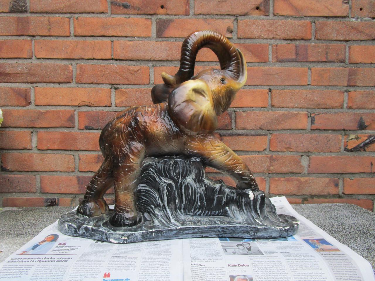 Vintage Olifant Beeld met Omhoog Geheven Slurf 50x12x45cm.