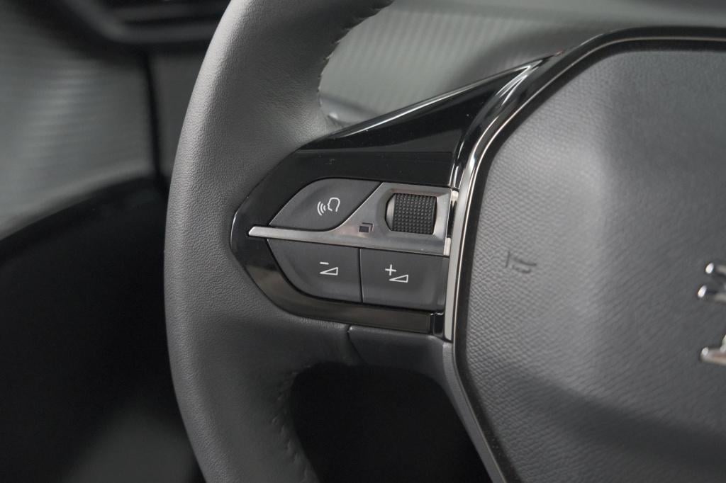 Peugeot 208 puretech 100 allure pack | camera | stoelverwarming | apple car