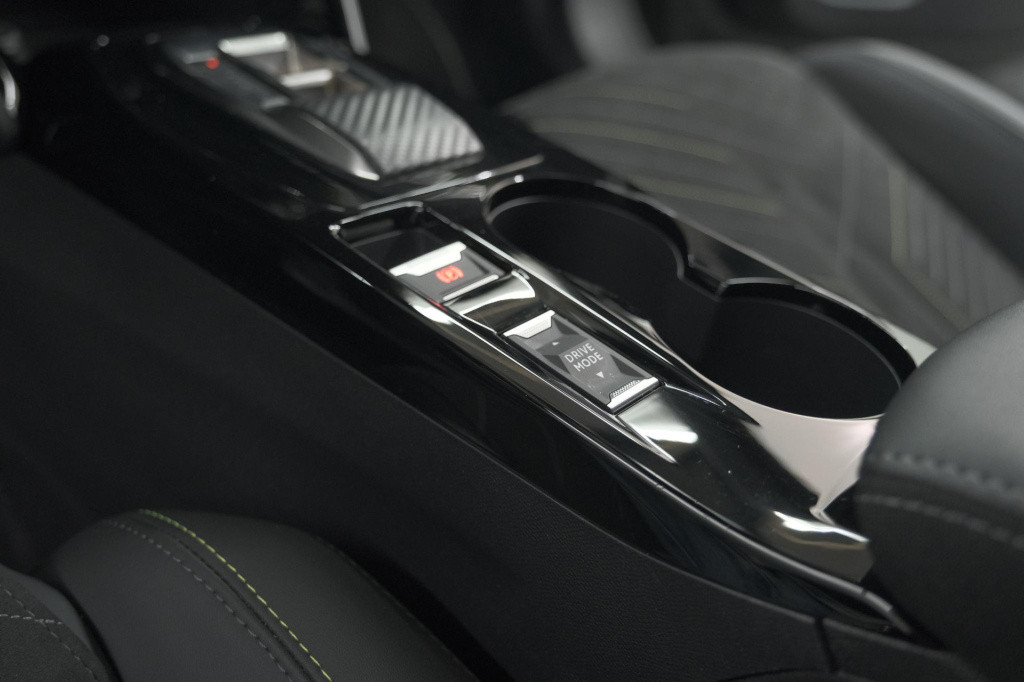 Peugeot 2008 puretech 130 eat8 gt | 360 camera | stoelmassage | adaptieve c