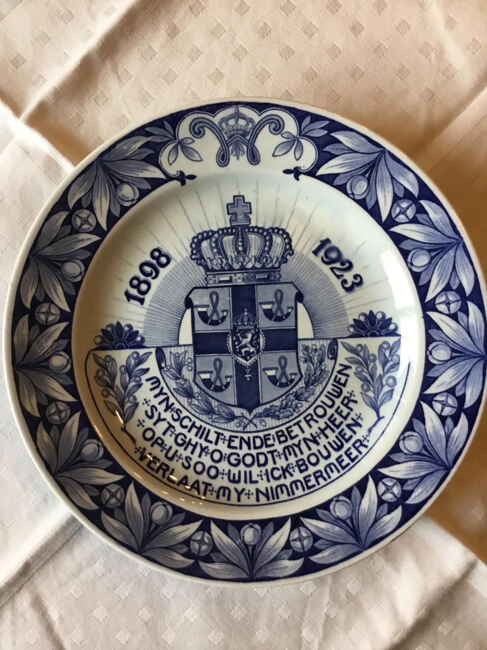 Petrus Regout keramieken schotel, diameter 20,5 cm