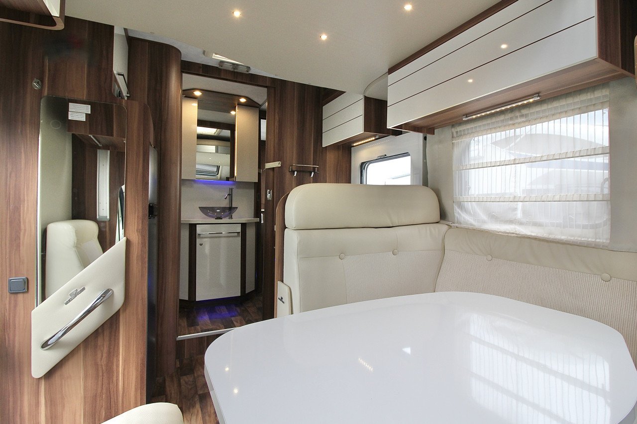 Roller Team Zefiro 266TL ltd.ed.(Queensbed+Hefbed)