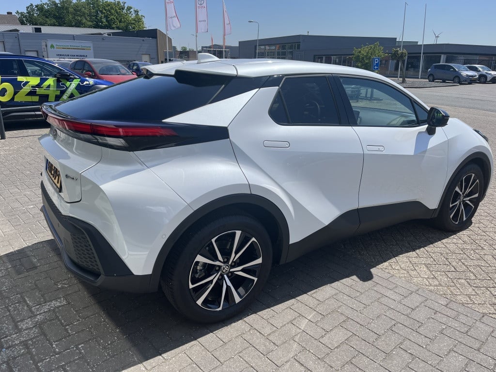 Toyota C-hr | demo | 1.8 hybr 140 first edition
