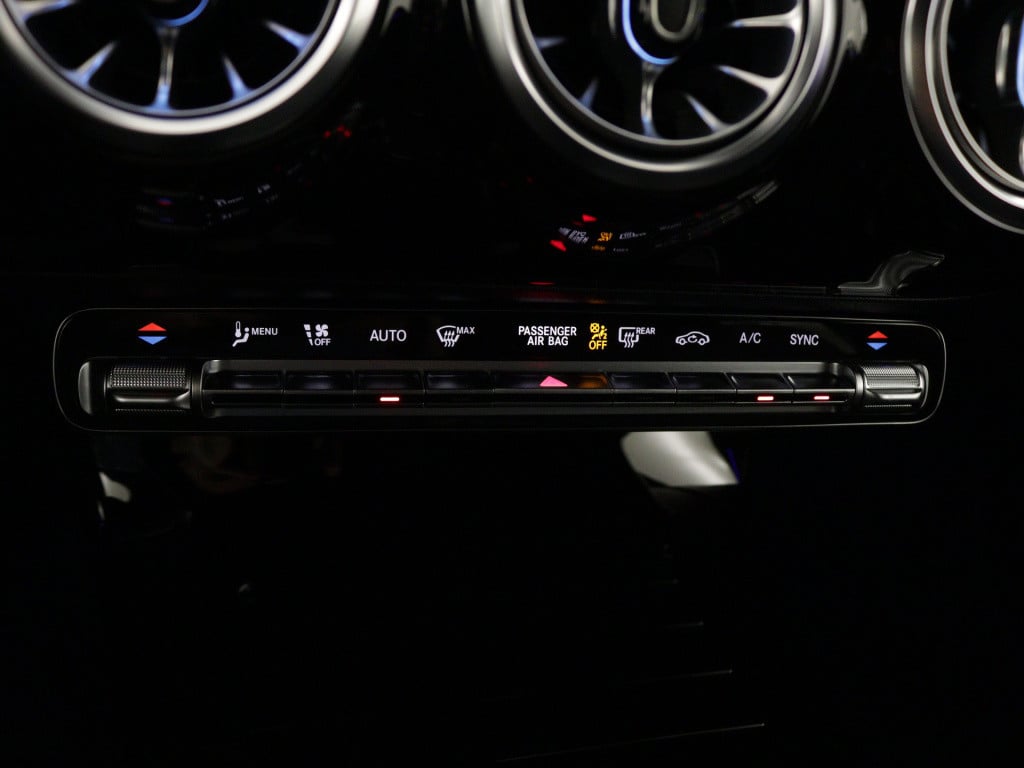 Mercedes-Benz Cla shooting brake 180 star edition luxury line | trekhaak | 