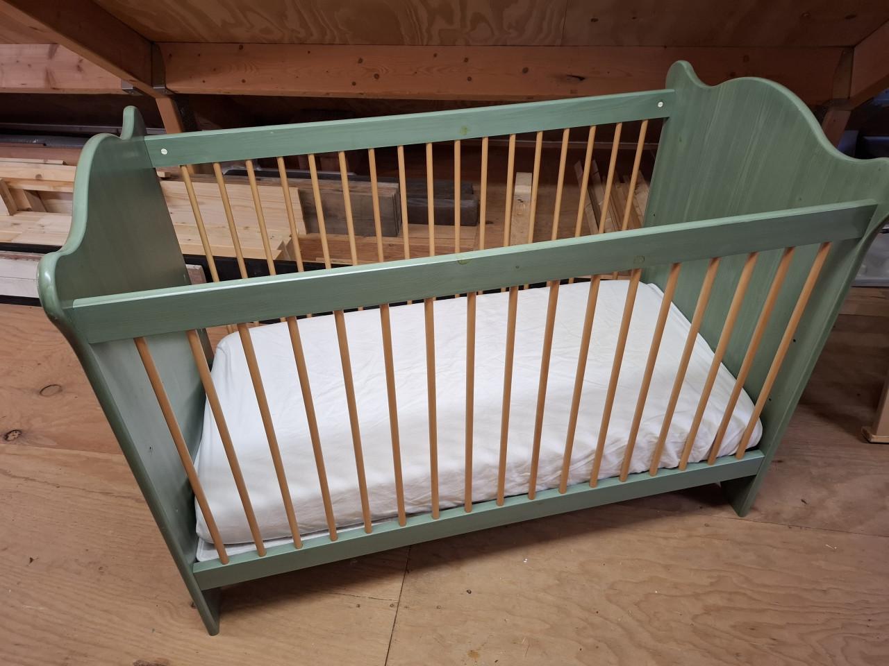 Groen Vintage Ledikantje - Classic model €45,-