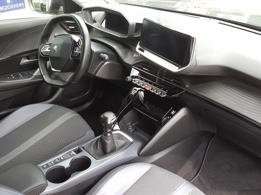 Peugeot 2008 1.2 puretech 100pk allure navigatie | trekhaak | cruise & clim