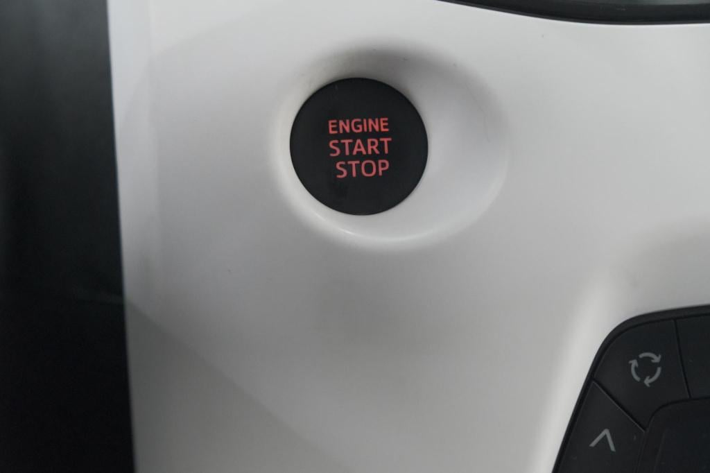 Peugeot 108 1.0 e-vti première | camera | climate control | 15 inch lichtme