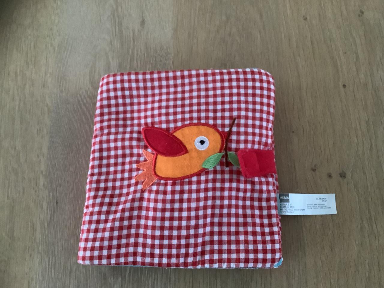 Hema Zoek en Voel soft Babyboekje