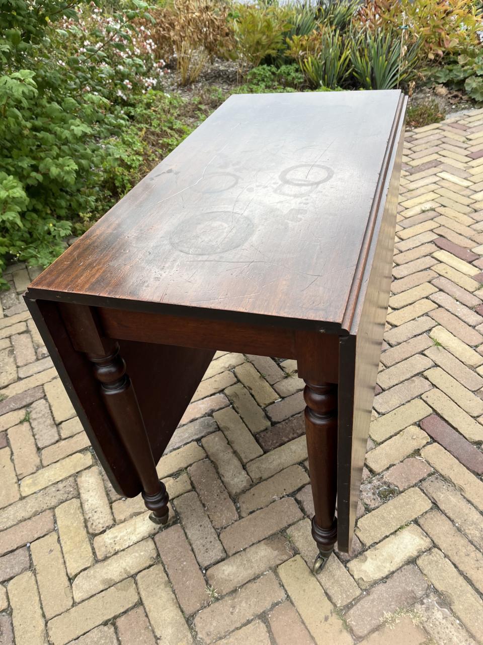 Oude hangoortafel