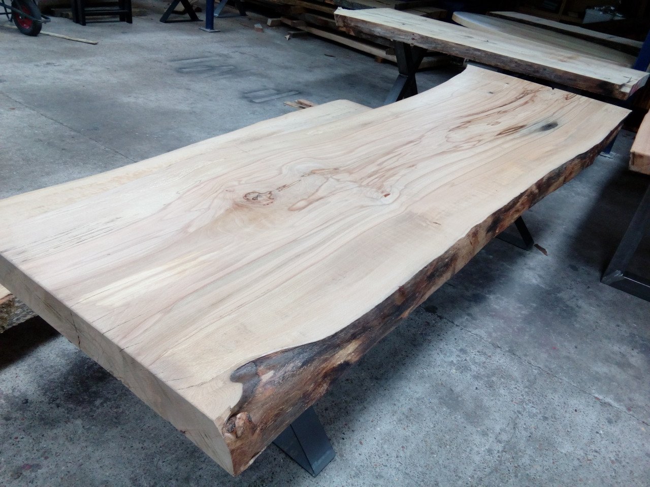 Planken Tafelbladen decoratie Boomstamtafels Bar Salon Zitbank