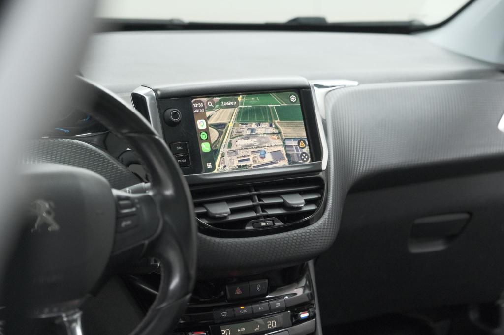 Peugeot 2008 puretech 110 allure | panoramadak | apple carplay | navigatie 