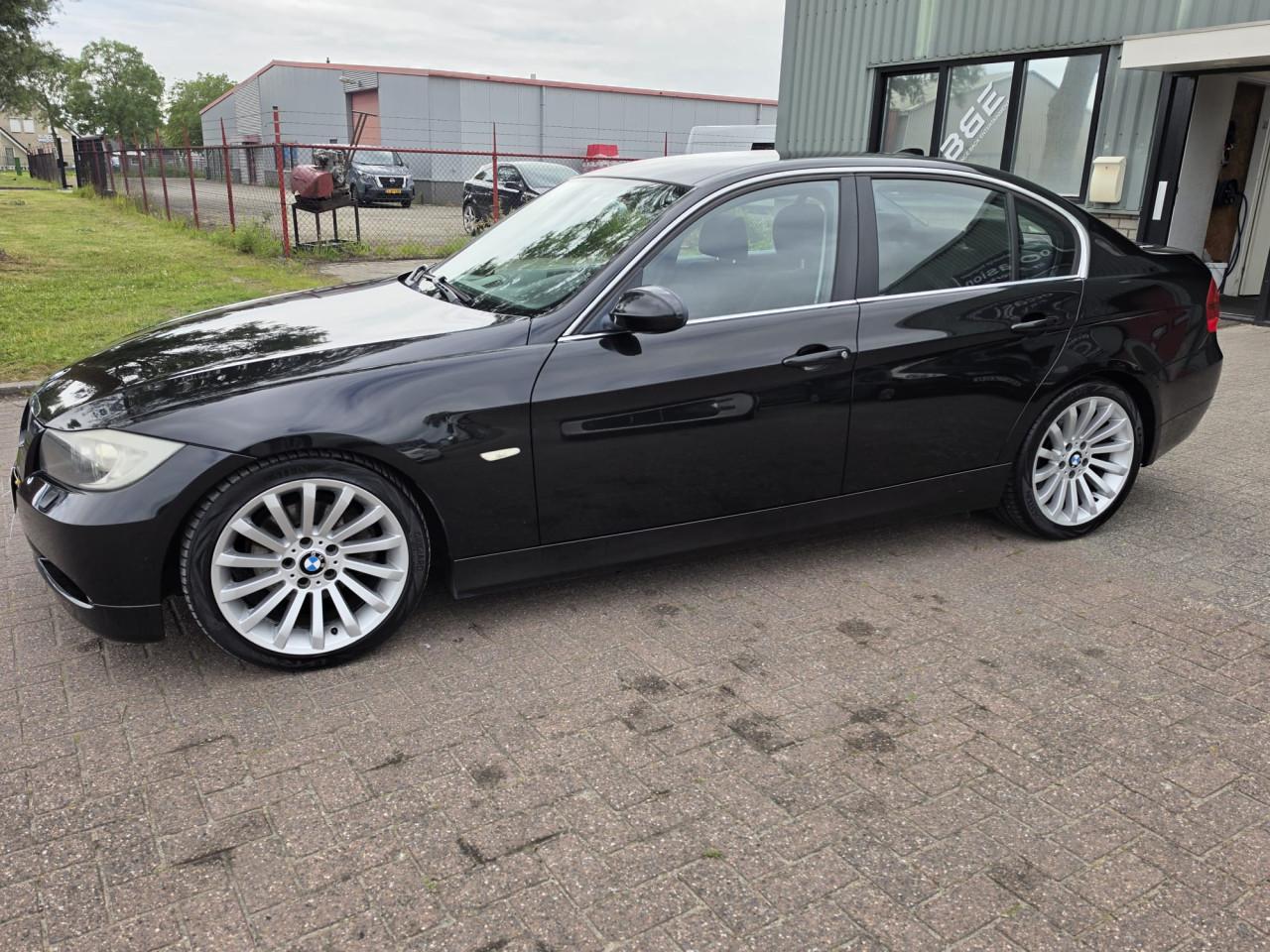 BMW 325i E90 Automaat 2007 6  Cilinder