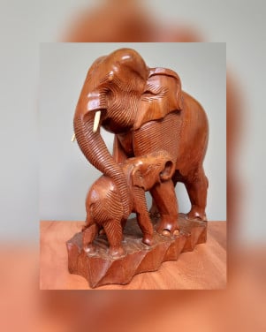 Prachtig houten beeld olifant en jong!
