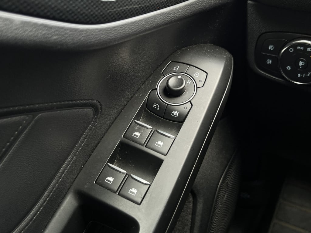 Ford Focus wagon 1.0 ecoboost hybrid st line | winter package | camera | cr