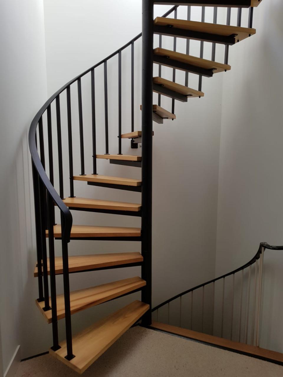 Stalen spiltrap - wenteltrap op maat – Al meer dan 40 Jaar vakmanschap