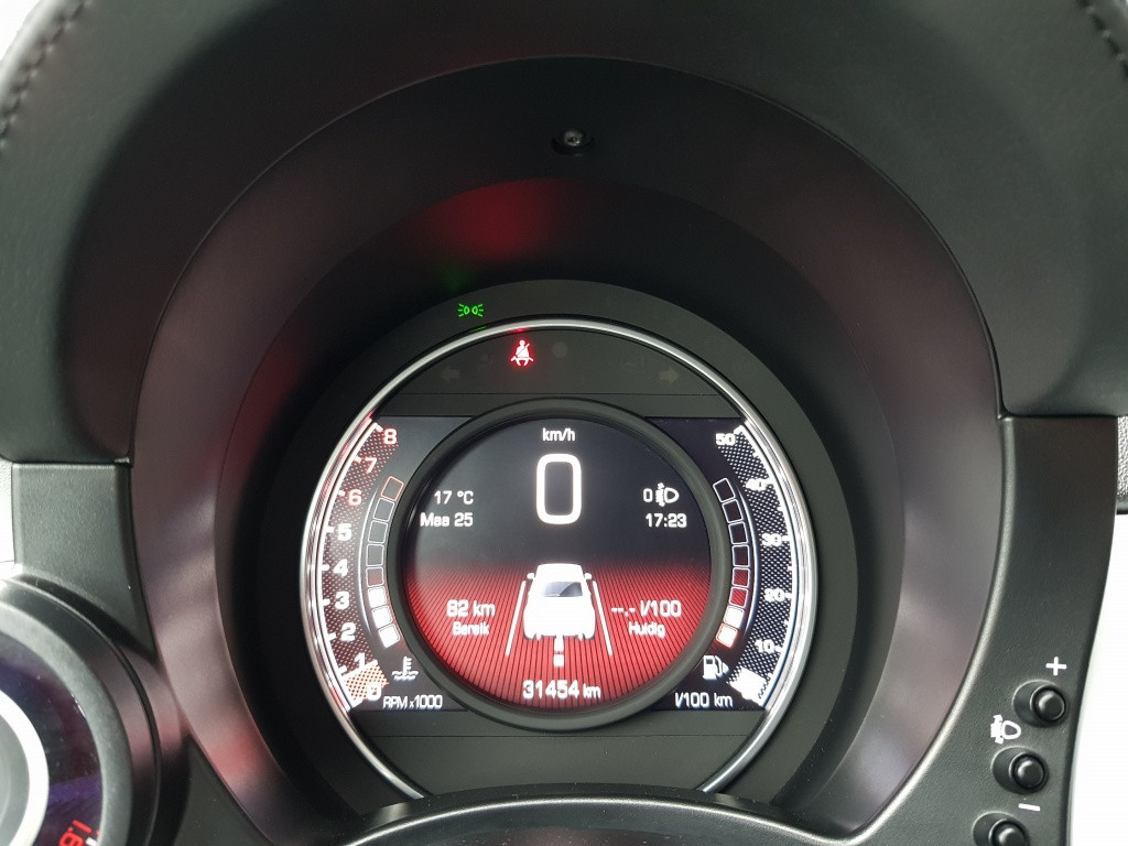 Abarth 500 1.4 t-jet abarth 595 - 145 pk