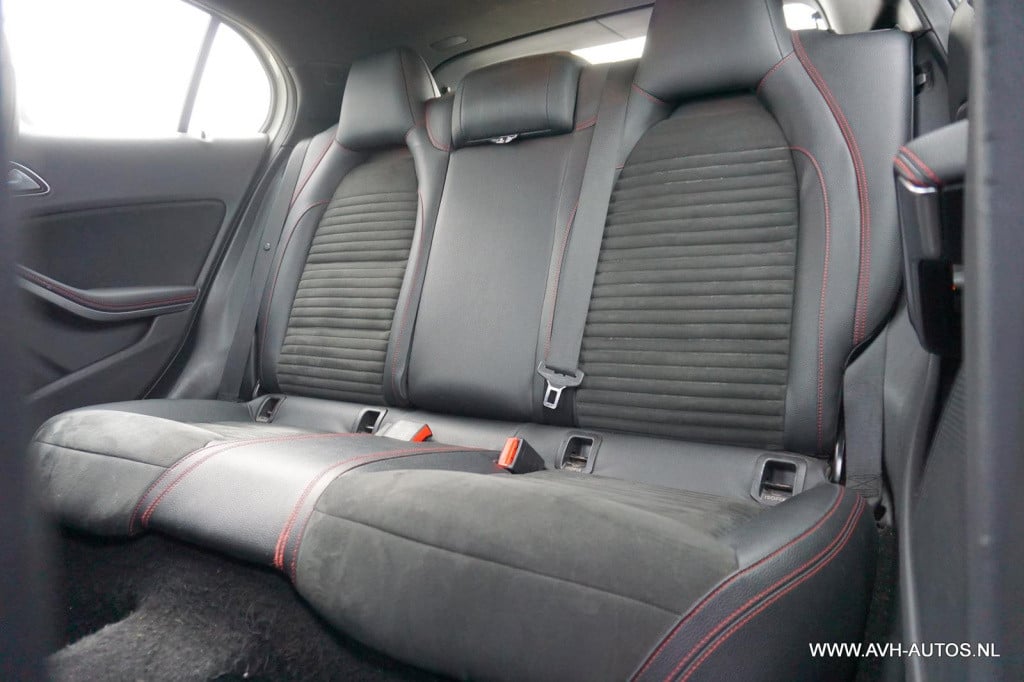 Mercedes-Benz Gla-klasse 180 business solution amg